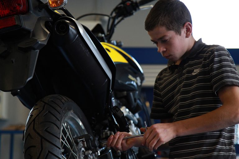 CAP Maintenance des véhicules Auto option motocycles  Campus des